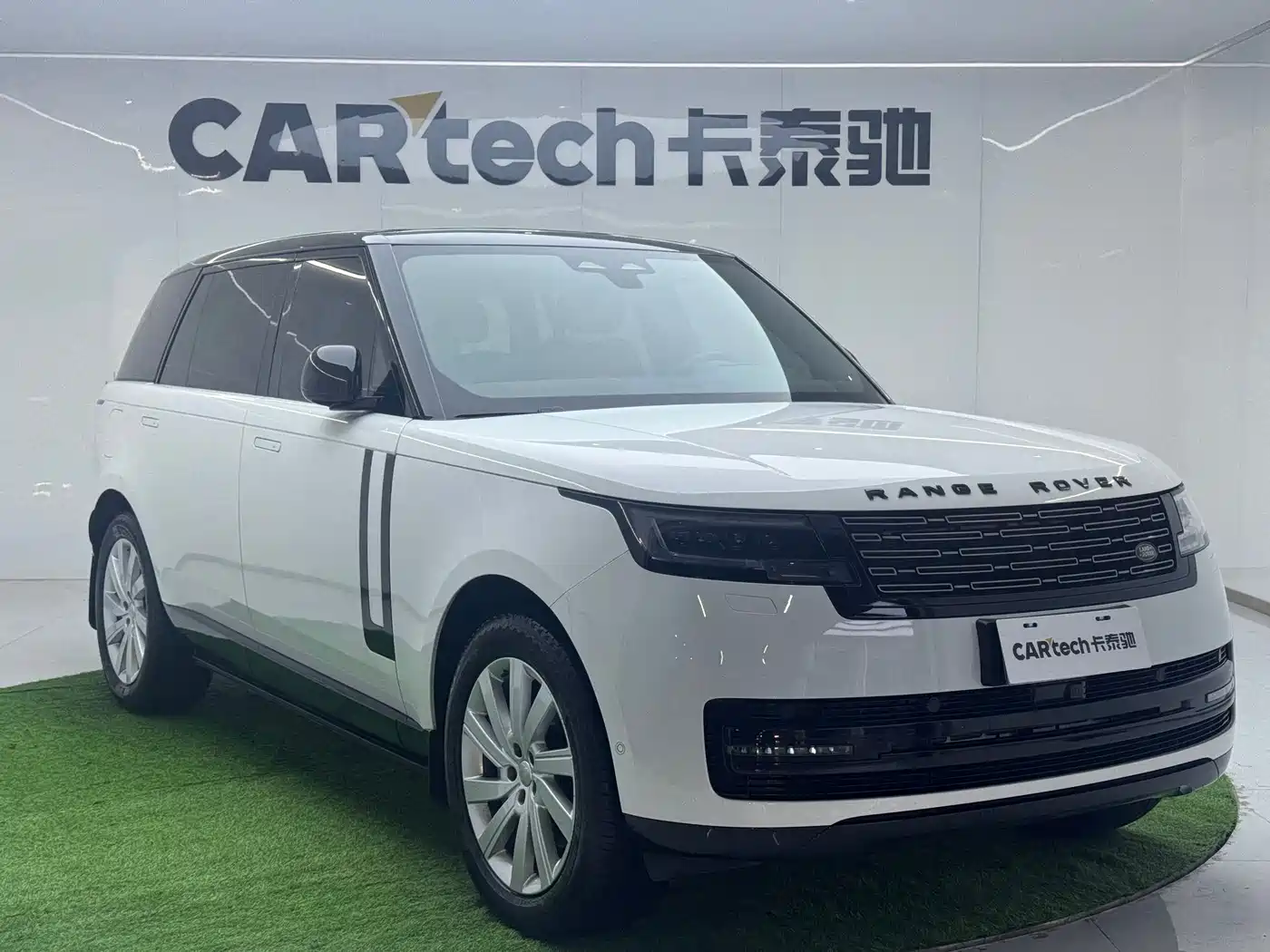 Land Rover Range Rover 2024 3.0 L6 400PS Golden Age Extended 7-Seater фото 11
