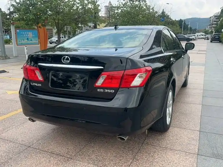 Фото 4 - Lexus ES