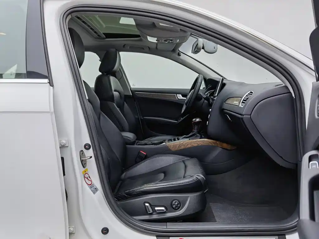 Фото 23 - Audi A4L