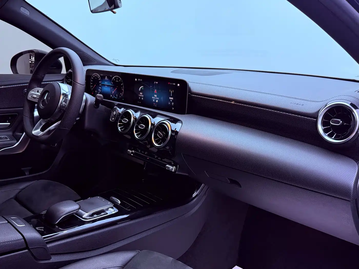 Mercedes-Benz A-Class 2019 Facelift A 200 L Sports Sedan фото 25