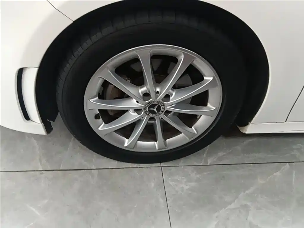 Mercedes-Benz A-Class 2019 Facelift A 200 L Sports Sedan фото 23