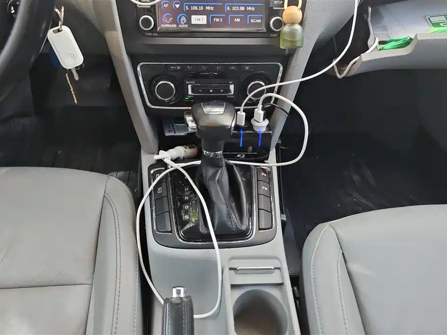 Škoda Superb 2012 1.8TSI Automatic Noble Elegance Edition фото 16