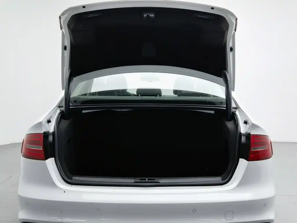 Фото 16 - Audi A4L