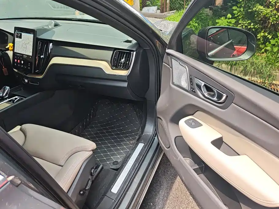 Volvo XC60 2026 2026 Model B5 AWD Premium Luxury
