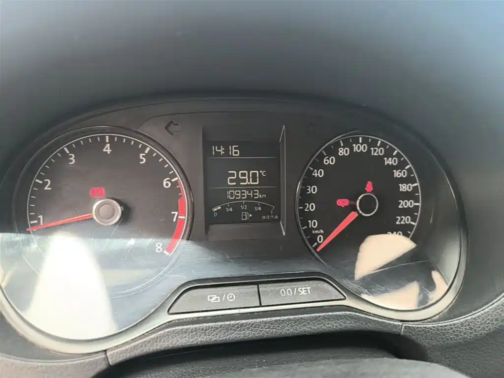 Volkswagen Polo 2016 1.4L Manual Trend фото 12