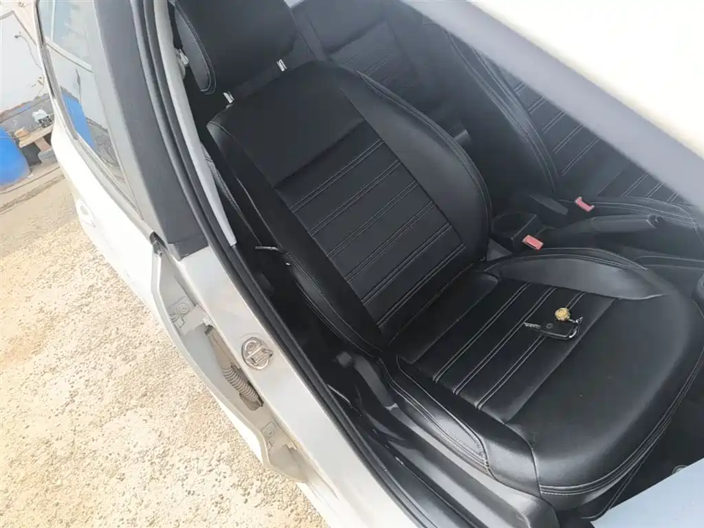 Volkswagen Polo 2016 1.4L Manual Trend фото 25