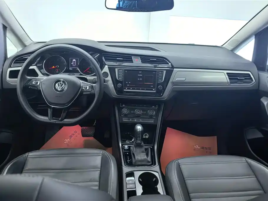 Volkswagen Touran 2018 Touran L 280TSI DSG Frontier Edition 7-Seater China V фото 12