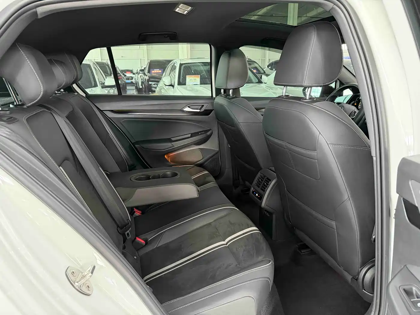 Volkswagen Golf 2021 280TSI DSG R-Line фото 16
