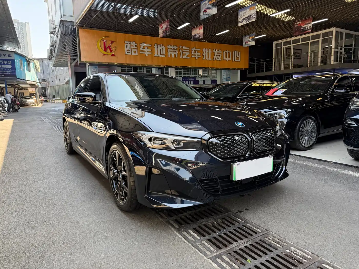 BMW i3 2025 eDrive 40 L Shadow Night Package фото 3