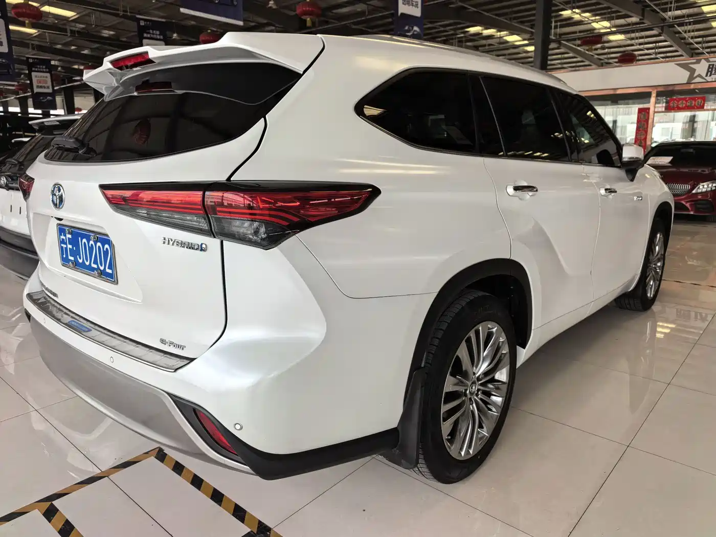 Toyota Highlander 2022 Model Dual Engine 2.5L 4WD Premium Edition 7-Seater фото 5