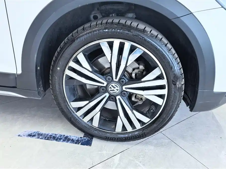 Volkswagen Touran 2018 Touran L 280TSI DSG Frontier Edition 7-Seater China V фото 6