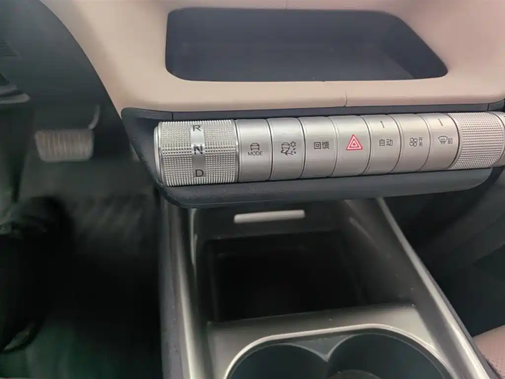 BYD Dolphin 2024 Glory Edition 420km Fashion Edition фото 14
