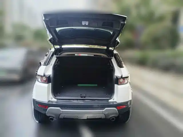 Land Rover Range Rover Evoque 2015 2.0T 5-Door Fashion Edition — фото 5