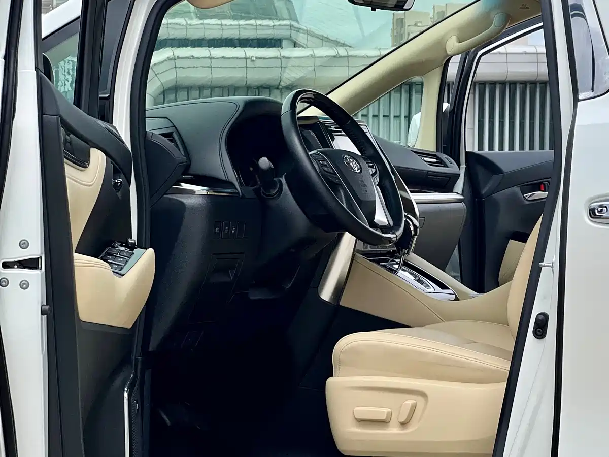 Toyota Alphard 2019 Hybrid 2.5L Luxury фото 4