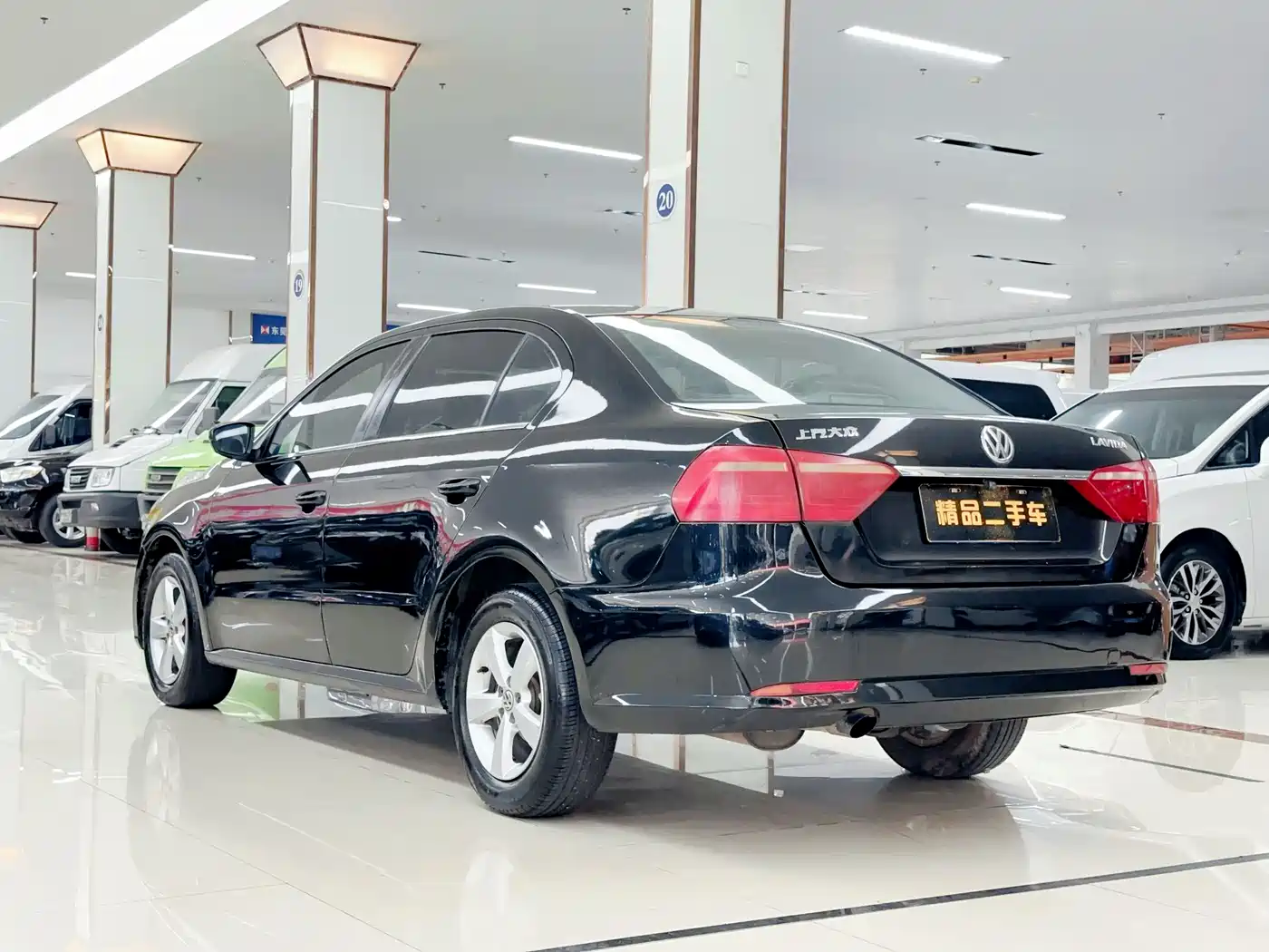 Volkswagen Lavida 2013 Facelift Classic 1.6L Automatic Trend фото 4