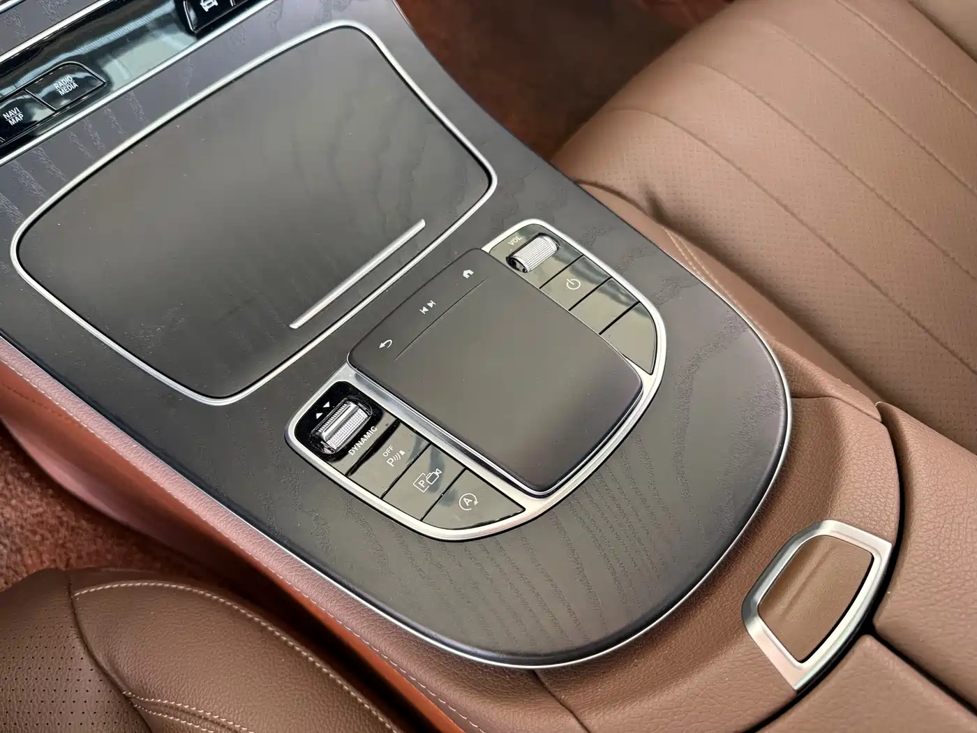Photo 18 - Mercedes-Benz E-Class (Import)