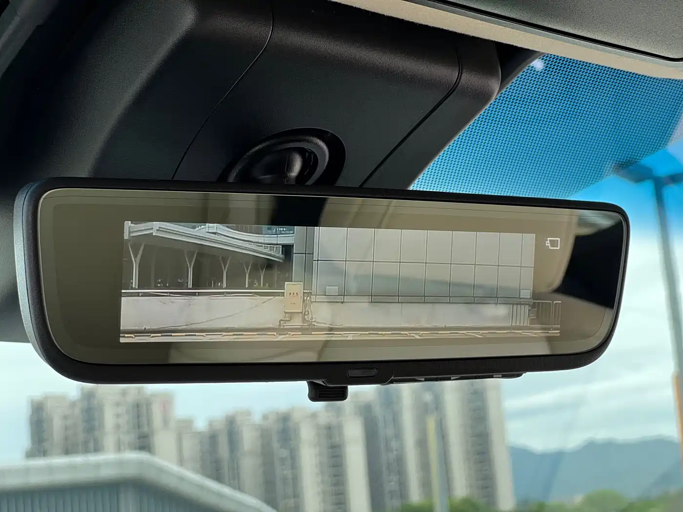 Toyota Alphard 2019 Hybrid 2.5L Luxury фото 15