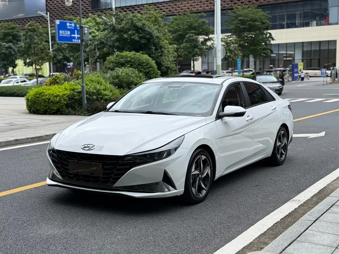 Hyundai Elantra 2021 1.5L CVT LUX Premium Edition