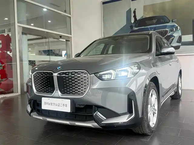 BMW IX1