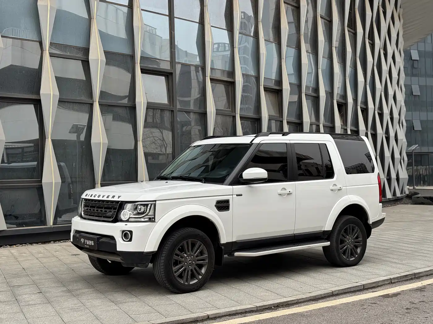 Land Rover Discovery 2016 3.0 SC V6 HSE