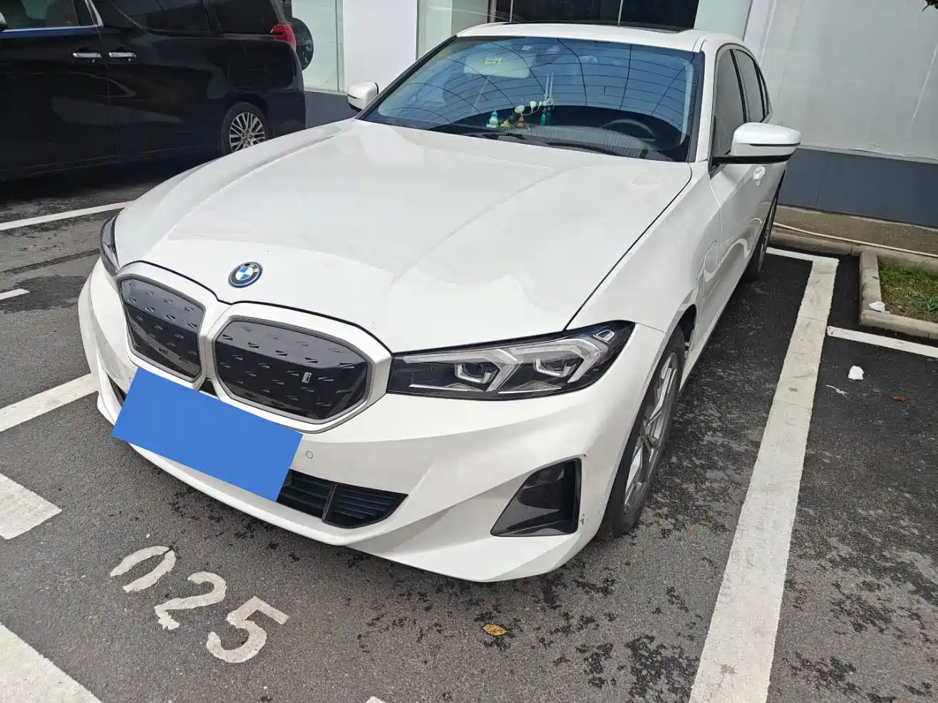 BMW i3 2022 eDrive 35 L