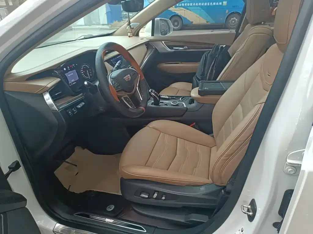 Фото 15 - Cadillac XT5