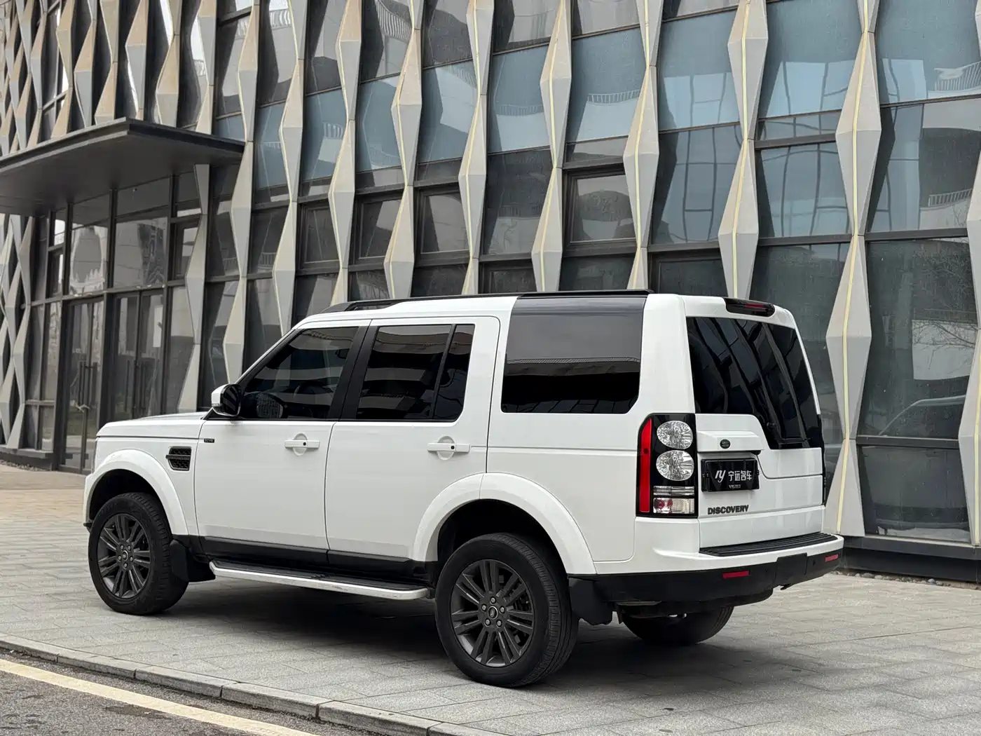 Land Rover Discovery 2016 3.0 SC V6 HSE фото 19