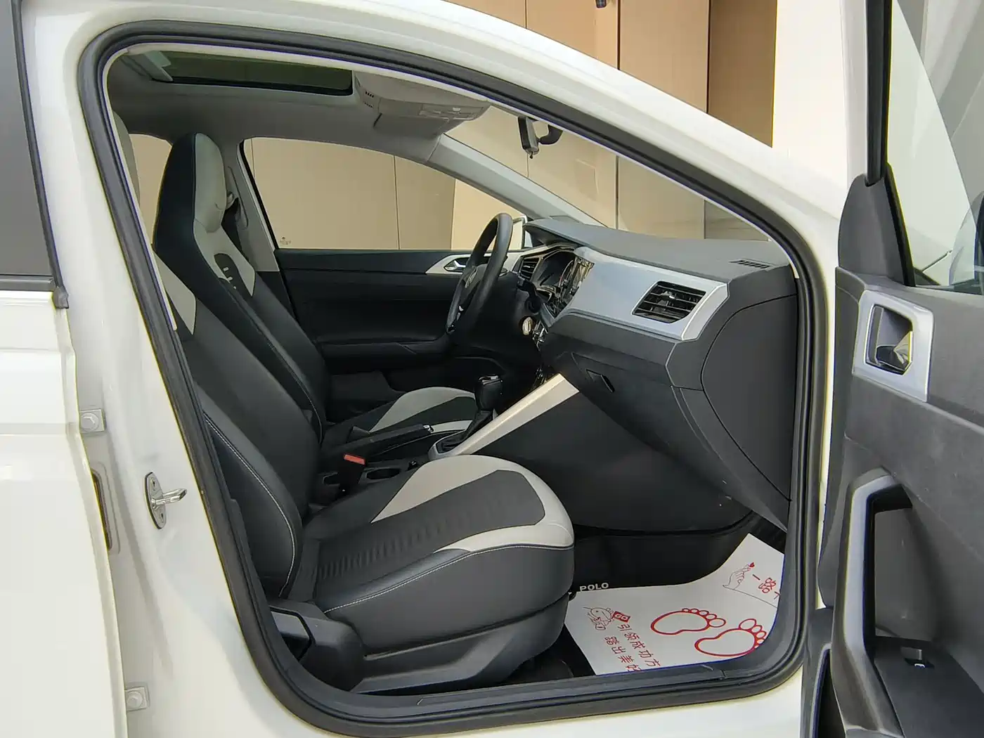 Volkswagen Polo 2019 Plus 1.5L Automatic Colorful Tech Edition фото 11