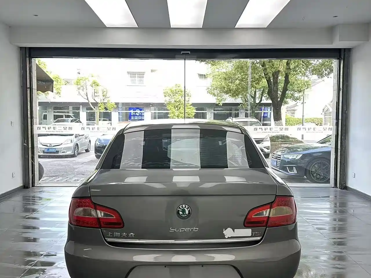 Škoda Superb 2012 1.8TSI Automatic Elegance Edition фото 8