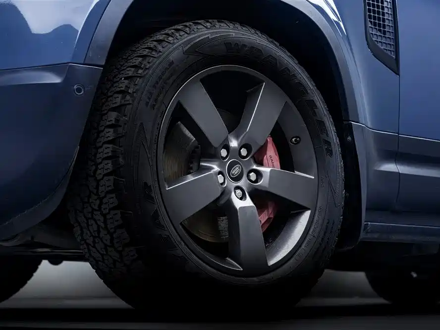 Land Rover Defender 2020 Model 110 P400 SE фото 8
