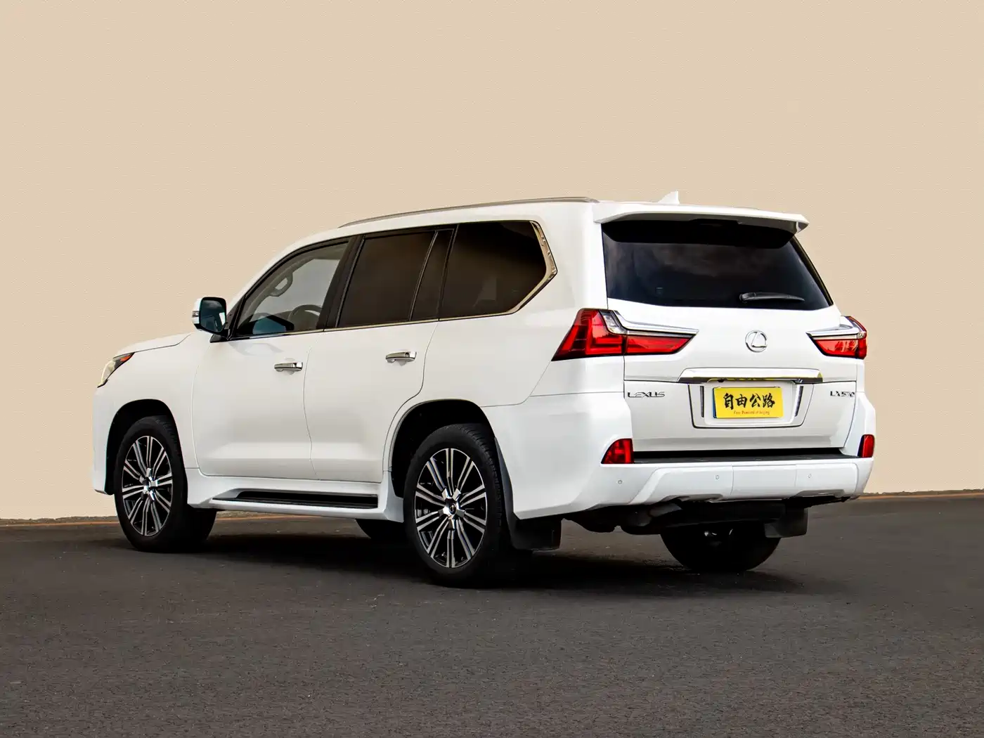 Фото 7 - Lexus LX