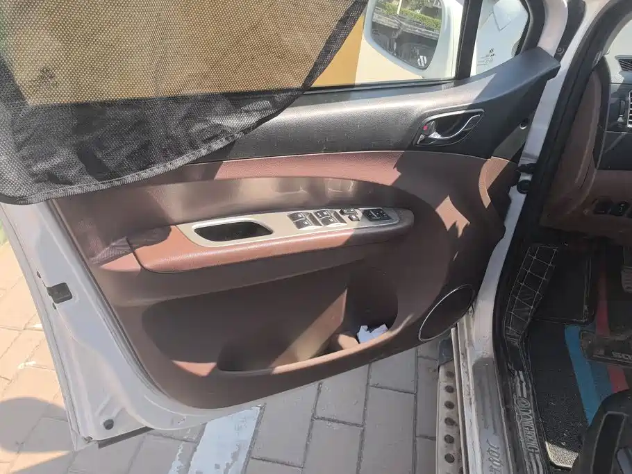 Dongfeng Fengxing Jingyi X5 2017 2016 1.6L Manual Luxury