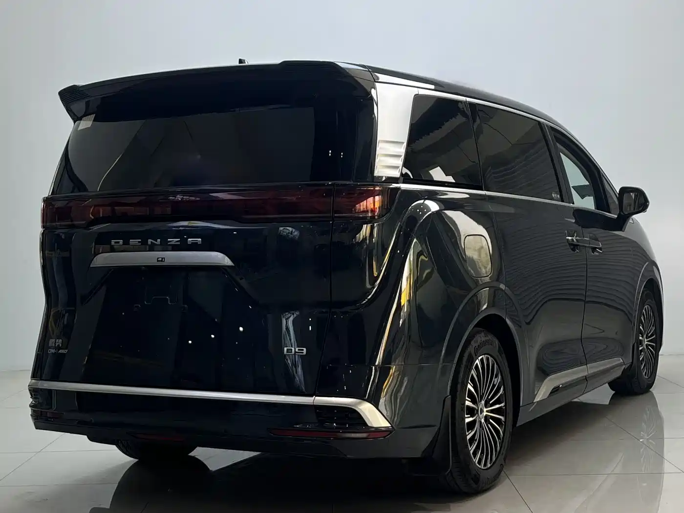 Denza D9 2022 DM-i 970 All-Wheel Drive Honor Edition фото 3