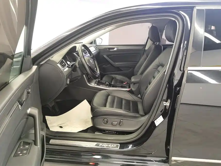 Volkswagen Passat 2017 330TSI DSG Prestige фото 9