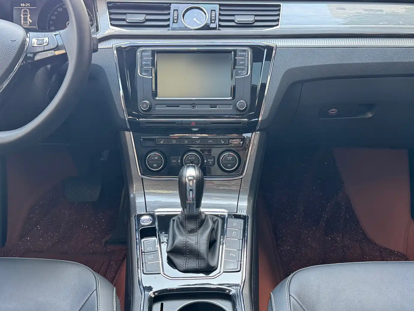 Volkswagen Passat 2017 330TSI DSG Prestige фото 26