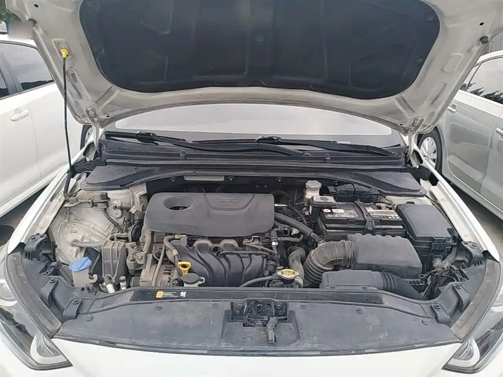 Hyundai Elantra 2016 Model 1.6L Automatic Smart Elite фото 20
