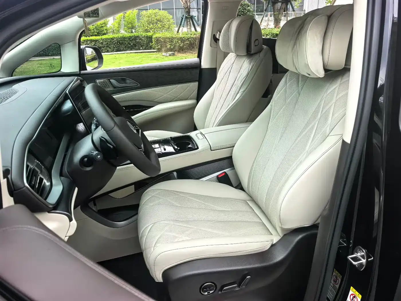 Denza D9 2025 DM-i Smart Drive Edition 1020 AWD Prestige фото 2