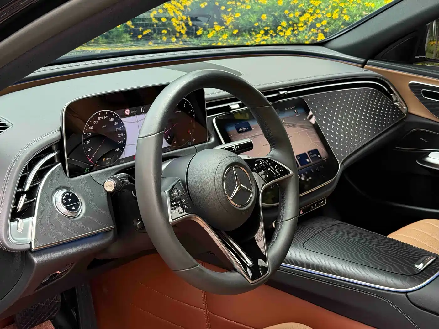 Mercedes-Benz E-Class 2024 E 300 L Fashion фото 12