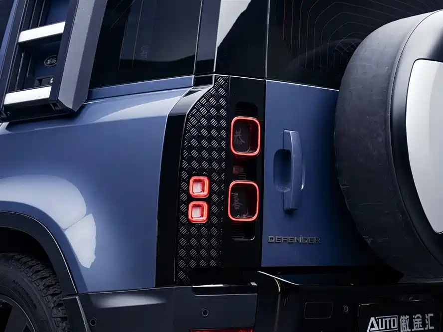 Land Rover Defender 2020 Model 110 P400 SE фото 5