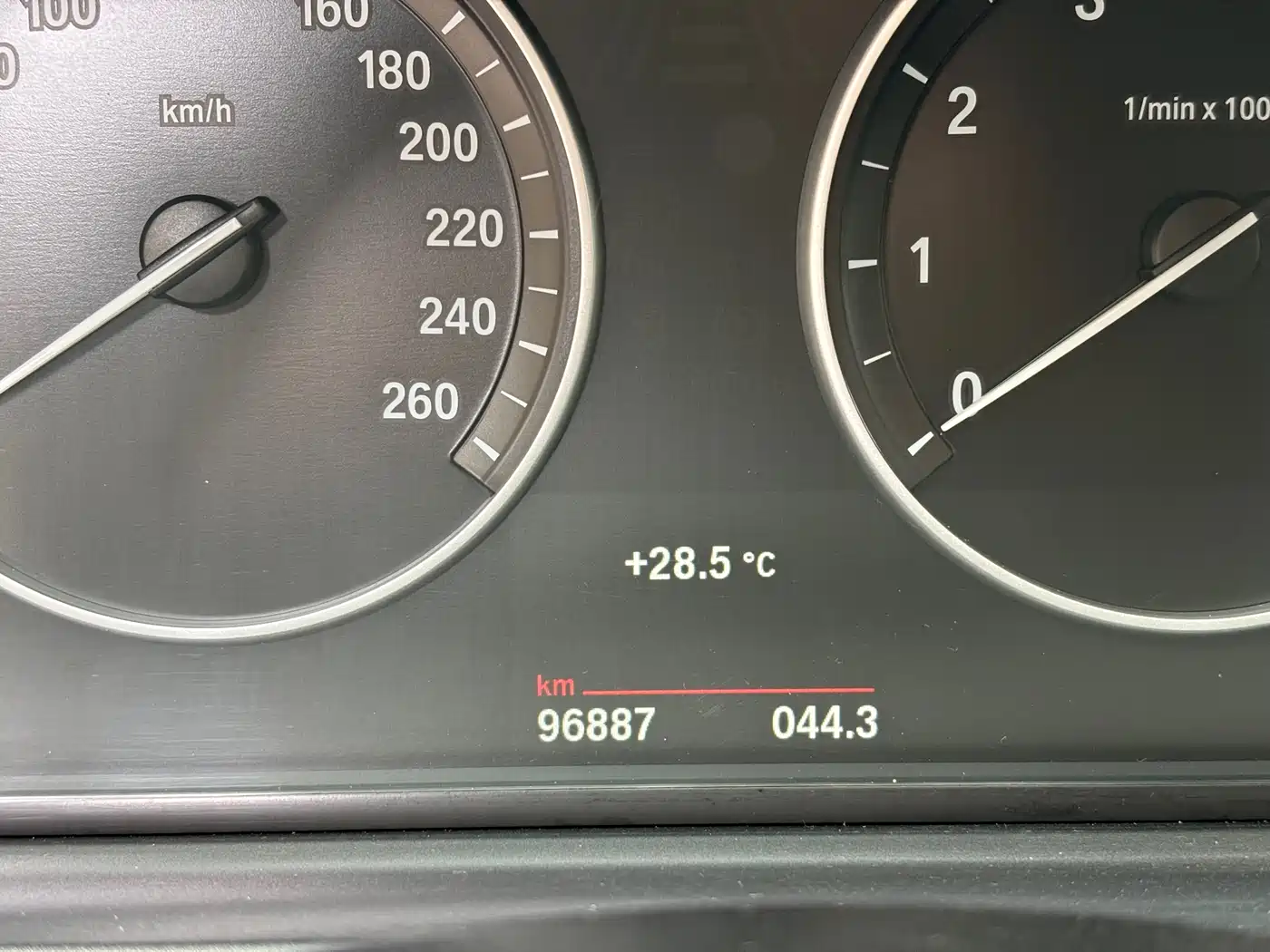 BMW 5 Series 2017 525Li Leading Edition фото 12