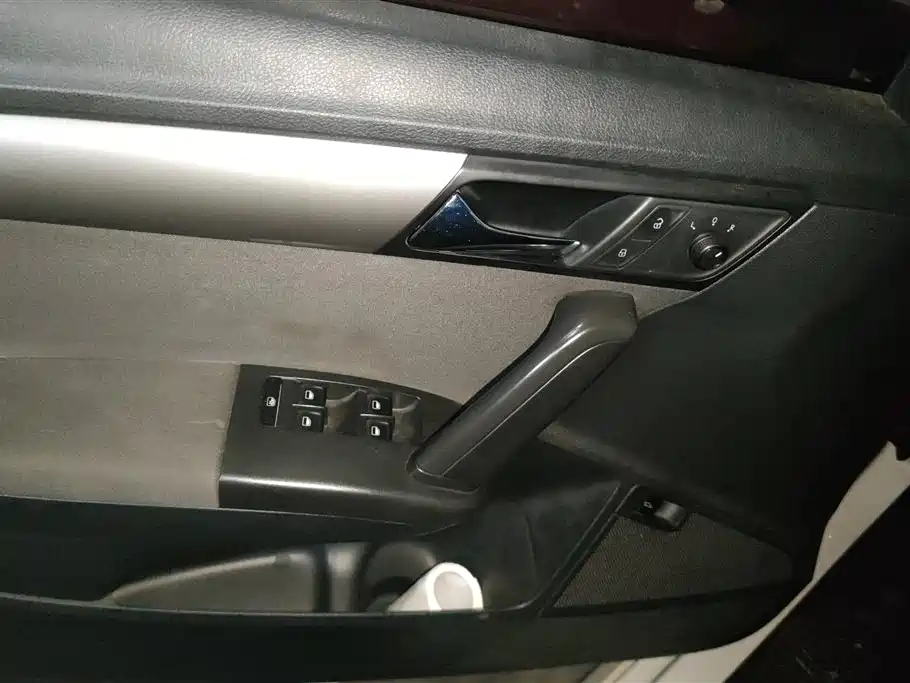 Volkswagen Lavida 2013 1.6L Automatic Trend Edition фото 7