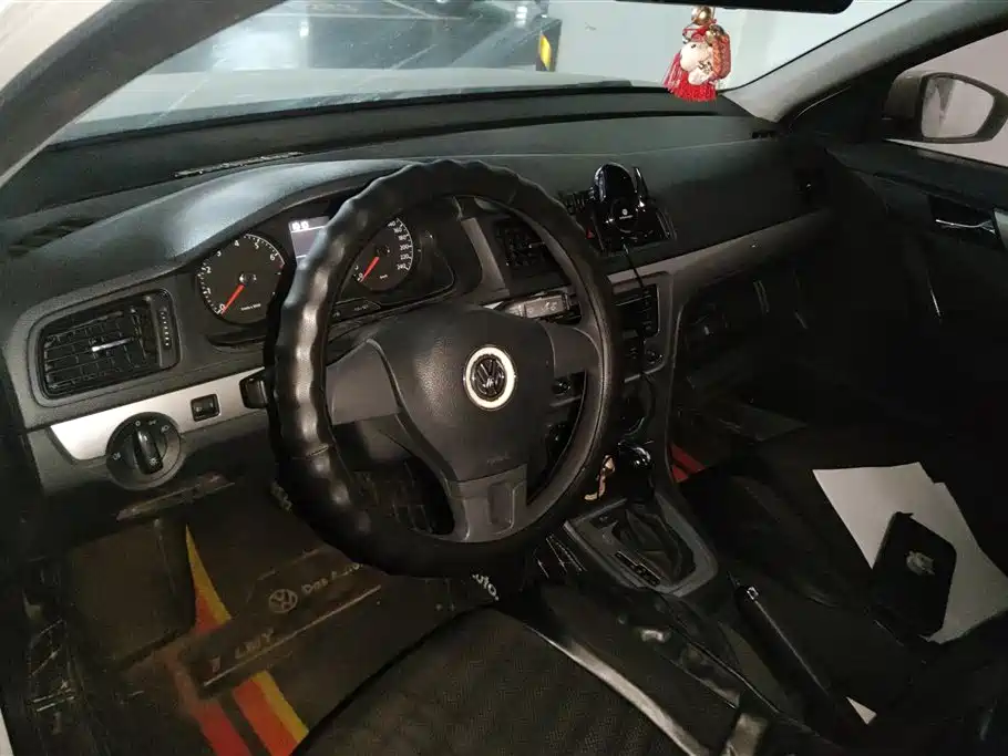 Volkswagen Lavida 2013 1.6L Automatic Trend Edition фото 12