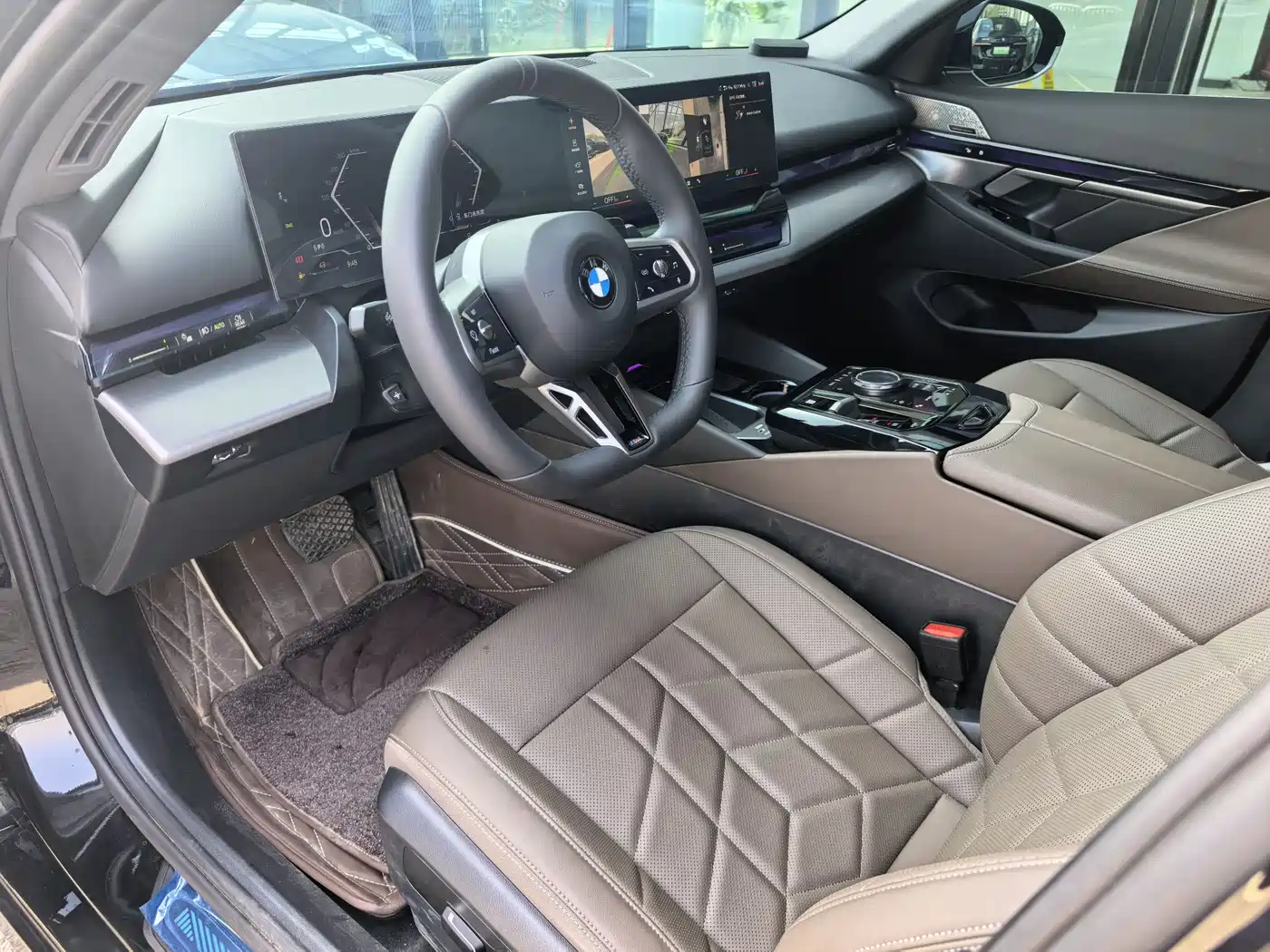 BMW 5 Series 2025 530Li Leading M Sport Package фото 7