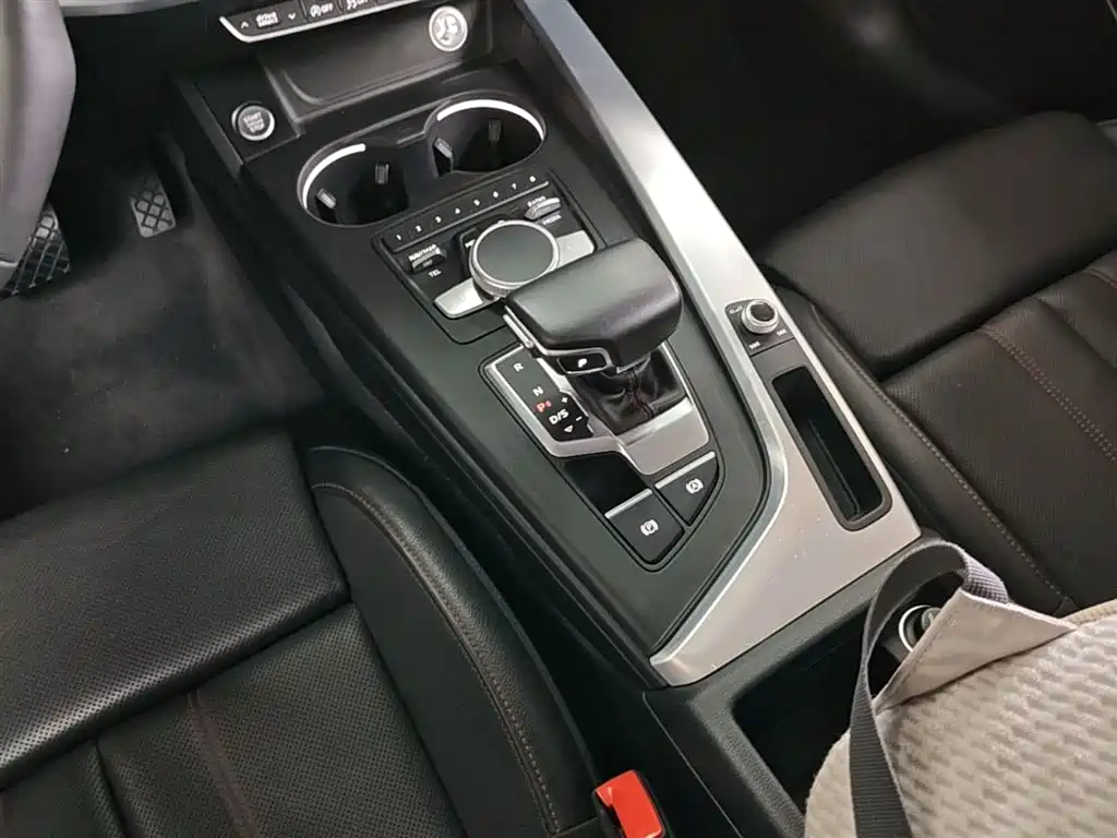 Audi A4L 2017 Model 45 TFSI quattro Sport Version фото 14