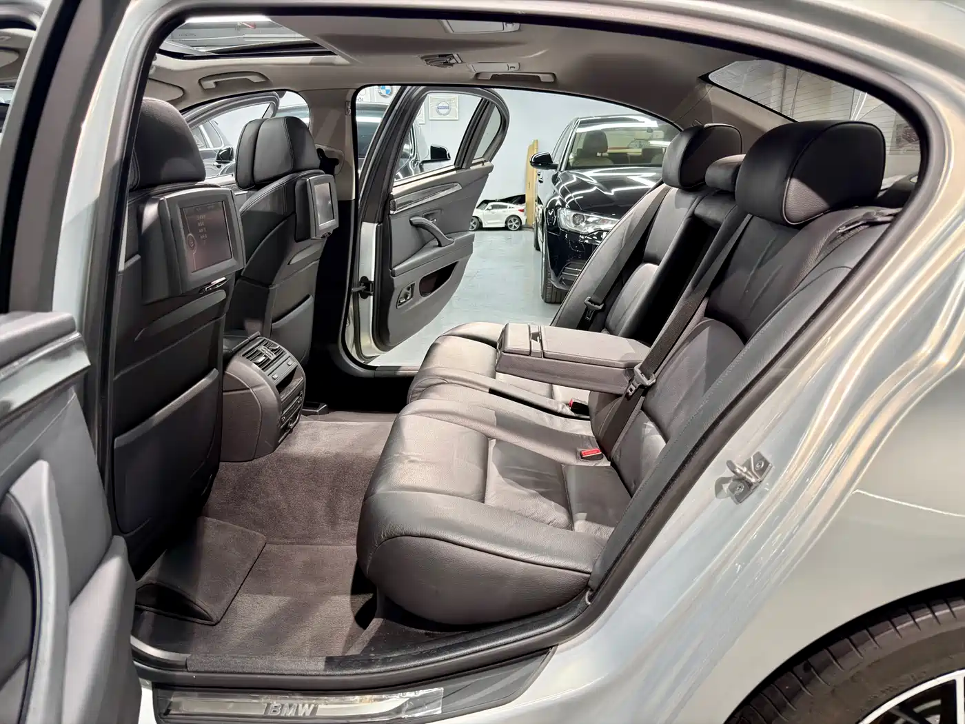 BMW 5 Series 2011 528Li Luxury фото 9