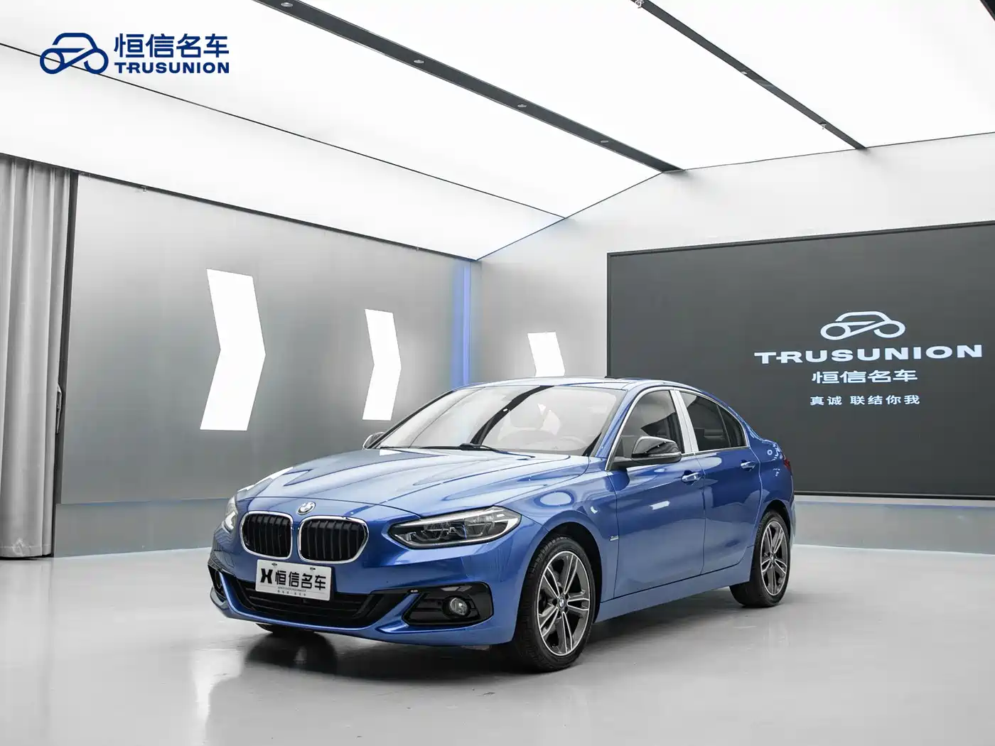 BMW 1 Series 2017 118i Sport фото 3