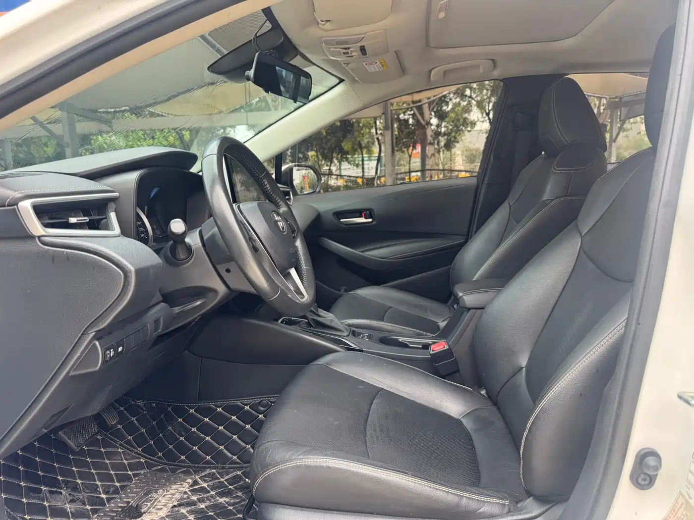 Toyota Corolla 2021 1.2T S-CVT Luxury Edition фото 7