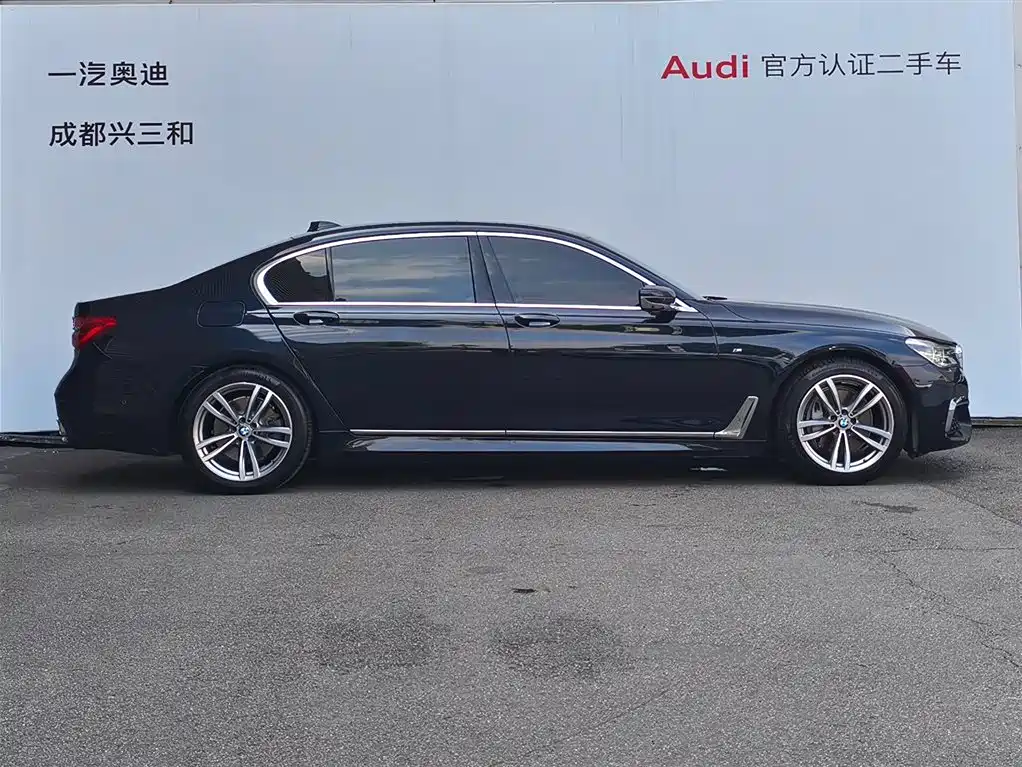 BMW 7 Series 2016 740Li Leading Edition фото 2