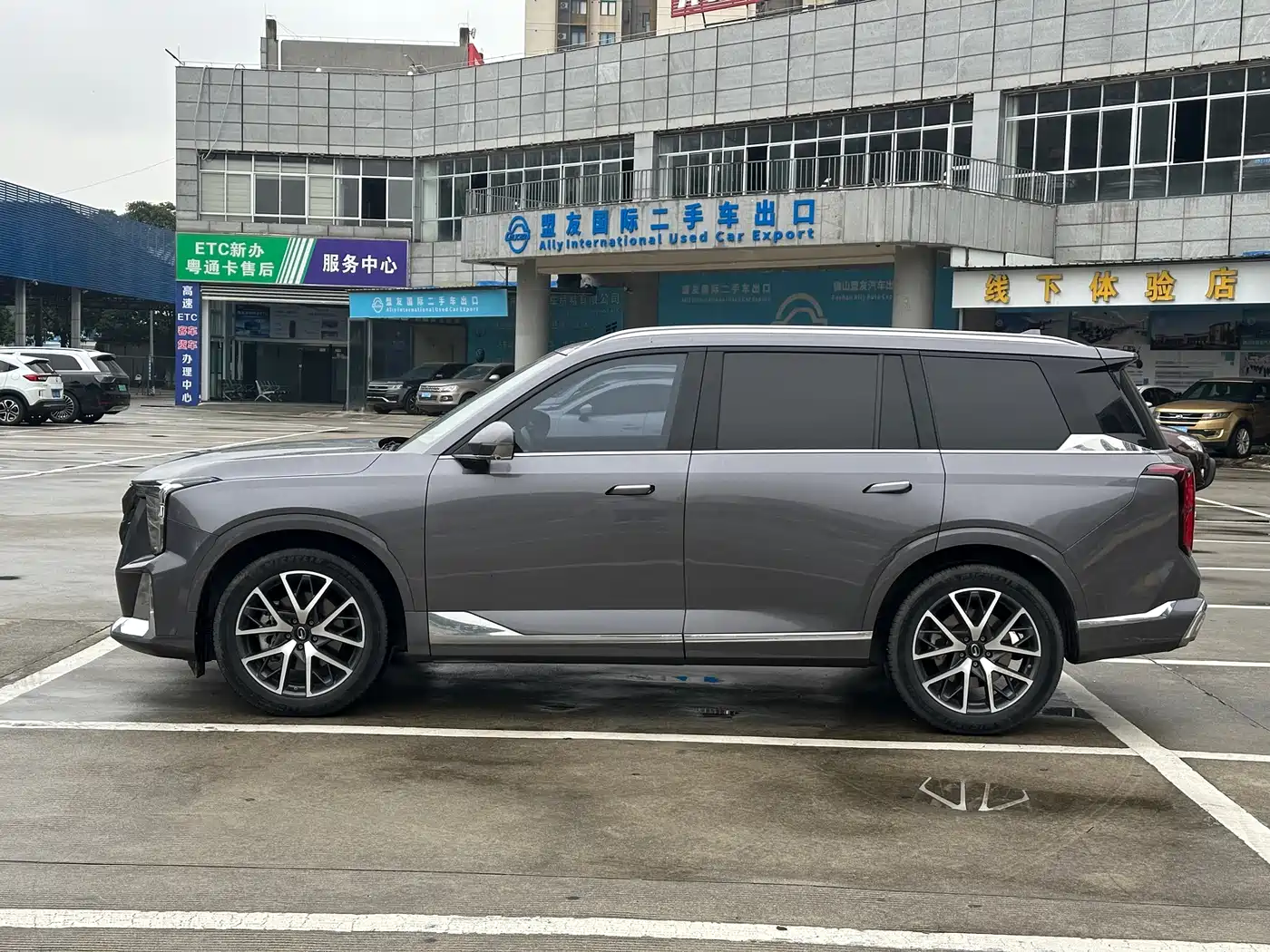 GAC Trumpchi Trumpchi GS8 2022 Dual Engine Series 2.0TM 2WD Premium Edition (6-Seater) фото 9