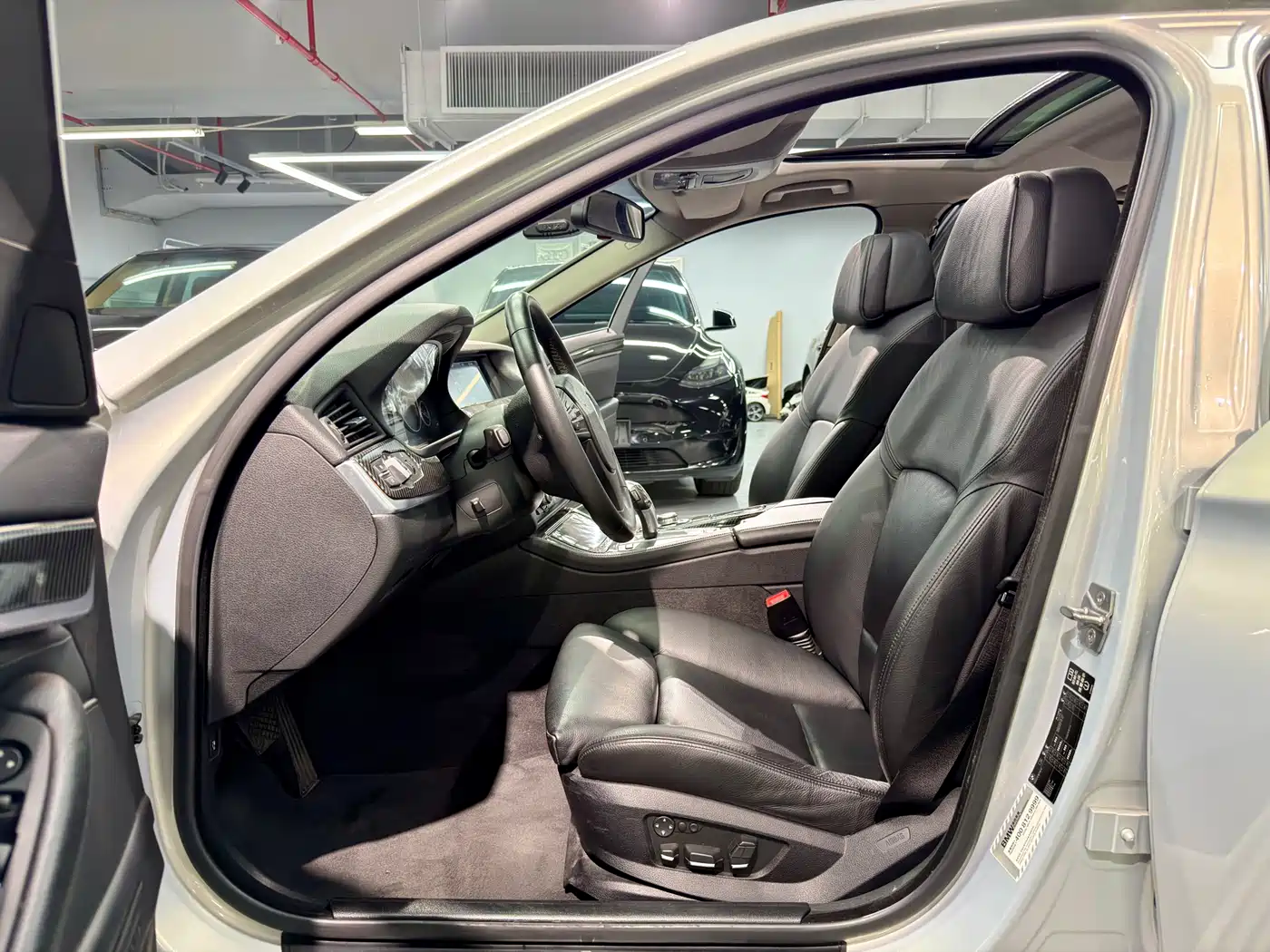 BMW 5 Series 2011 528Li Luxury фото 8